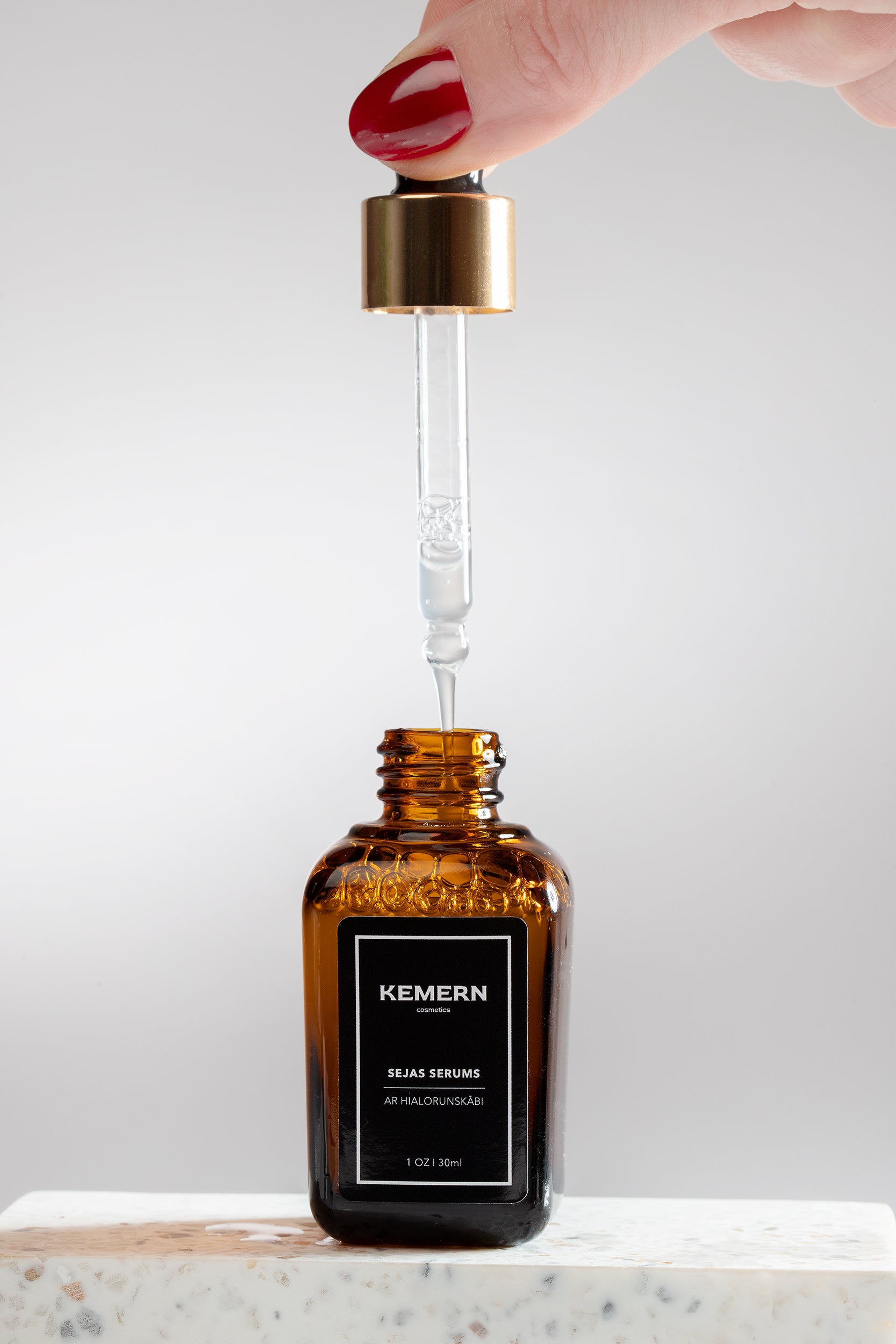 Hialuronskābes serums